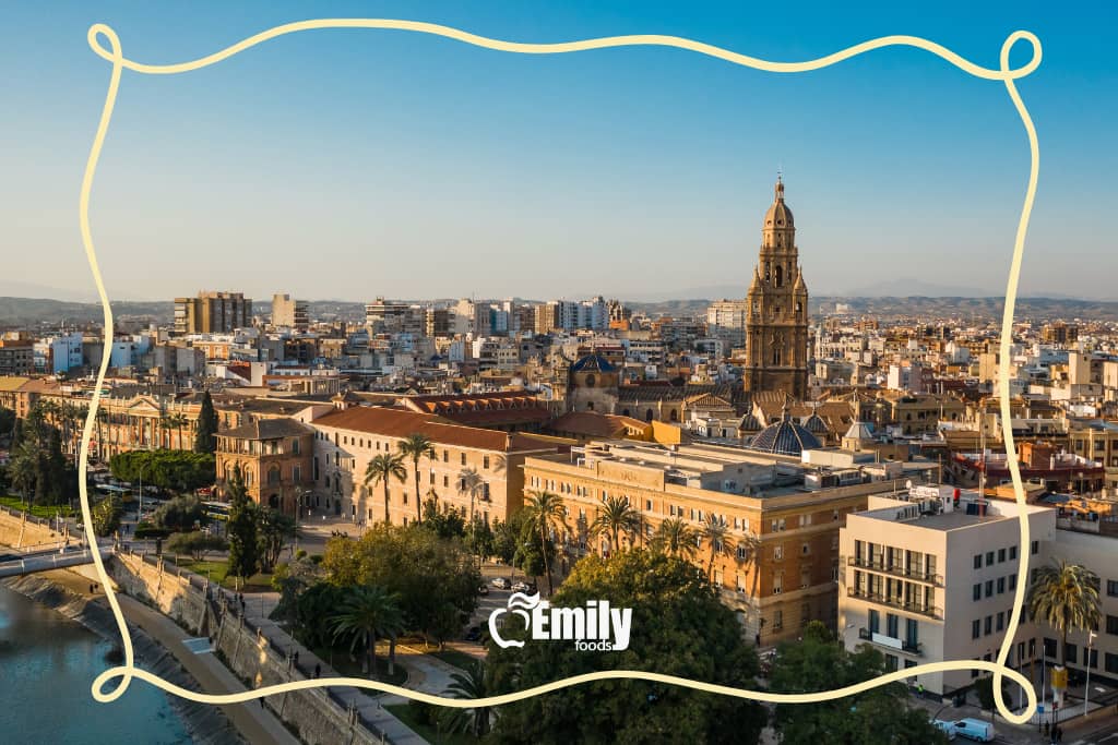 Historia del membrillo en la huerta murciana: origen y legado artesanal 3 Vista de la ciudad de Murcia, territorio ligado a la historia del membrillo y la huerta murciana